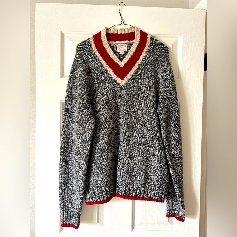 Brooks Brothers Virgin Wool V-Neck Sweater – Size M